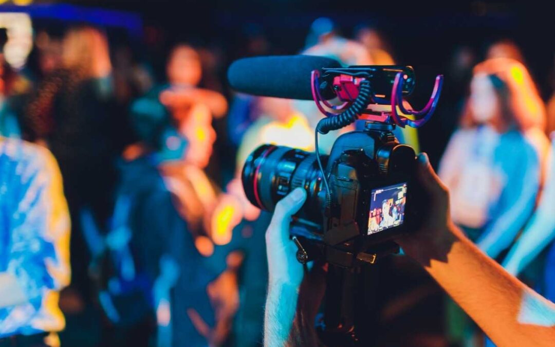 Crearea de Conținut Video Vertical: Domină Feed-urile Mobile ale Craiovenilor cu Mesaje de Impact